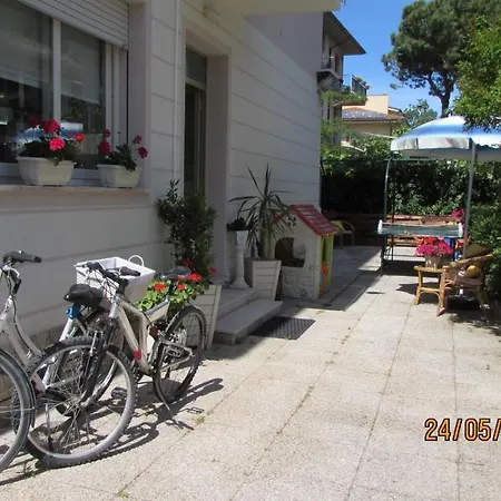 Lambusta Bed and Breakfast 3*